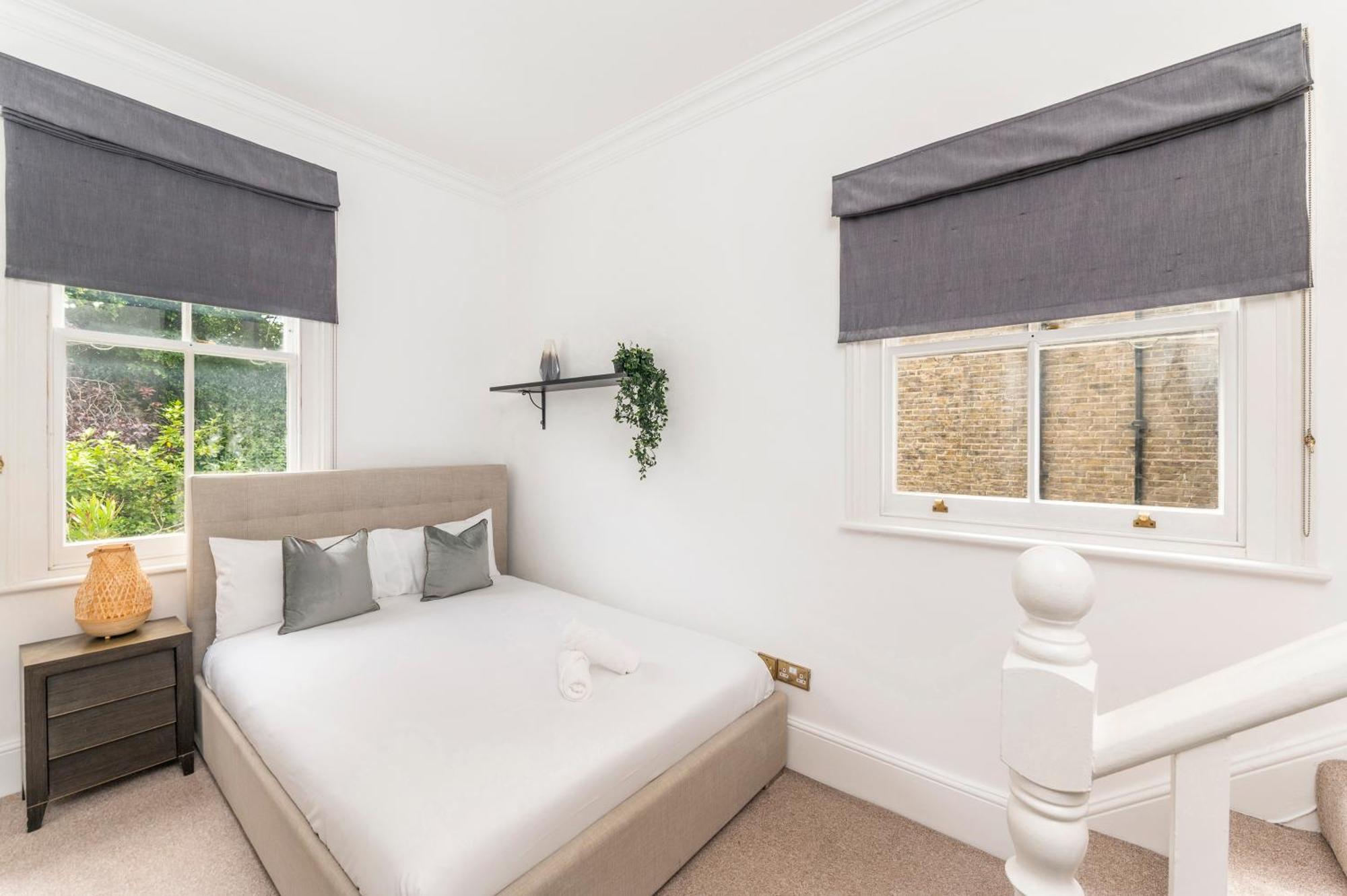 West Collection, Holland Park, Earls Court Londra