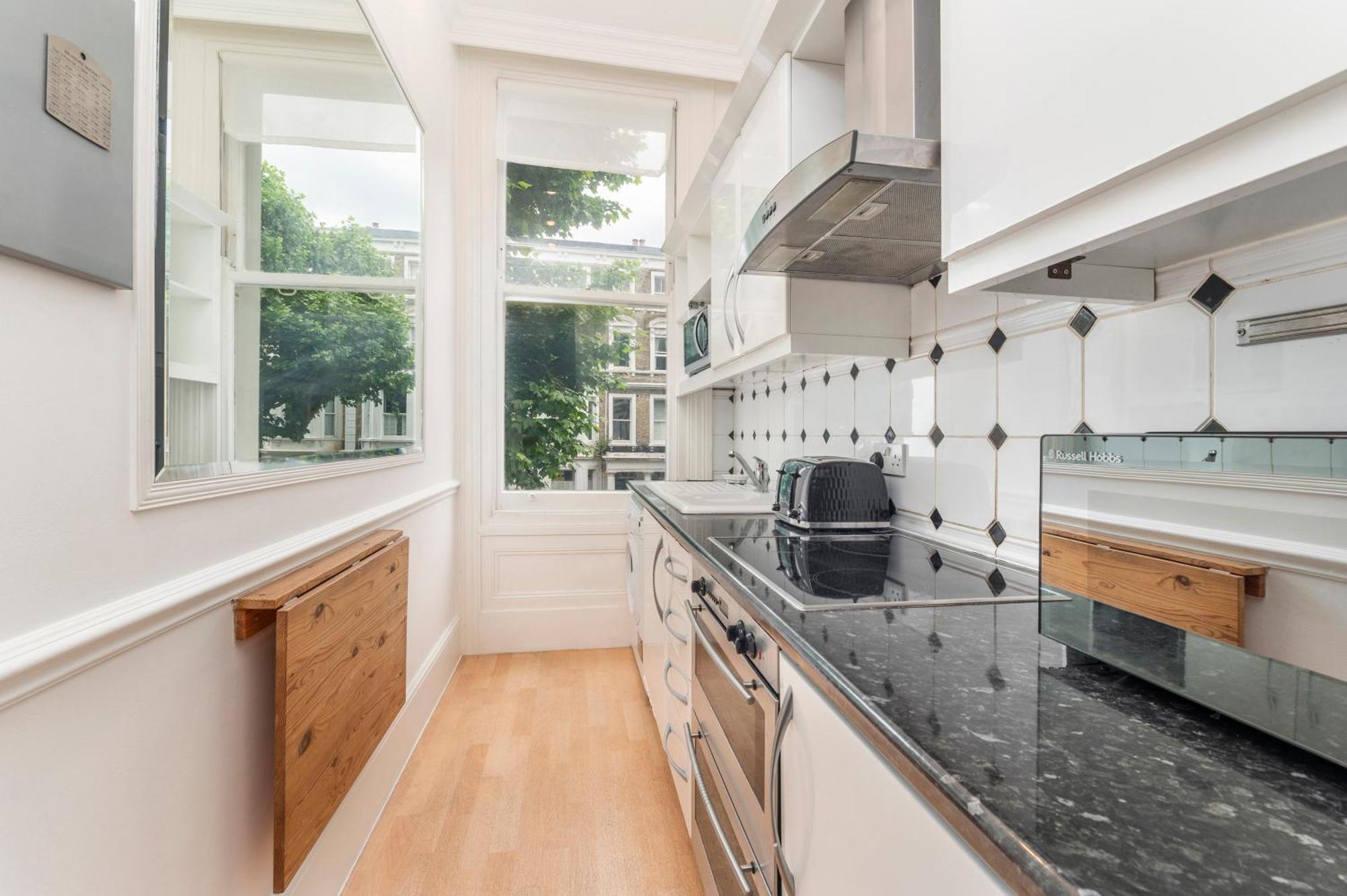 West Collection, Holland Park, Earls Court Londra